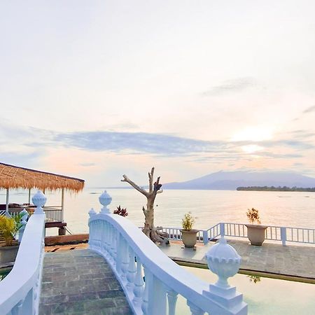 גילי טרוונגן Gili Beachfront Suites מראה חיצוני תמונה