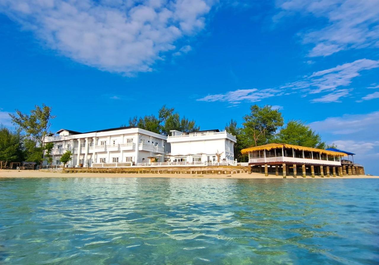 גילי טרוונגן Gili Beachfront Suites מראה חיצוני תמונה