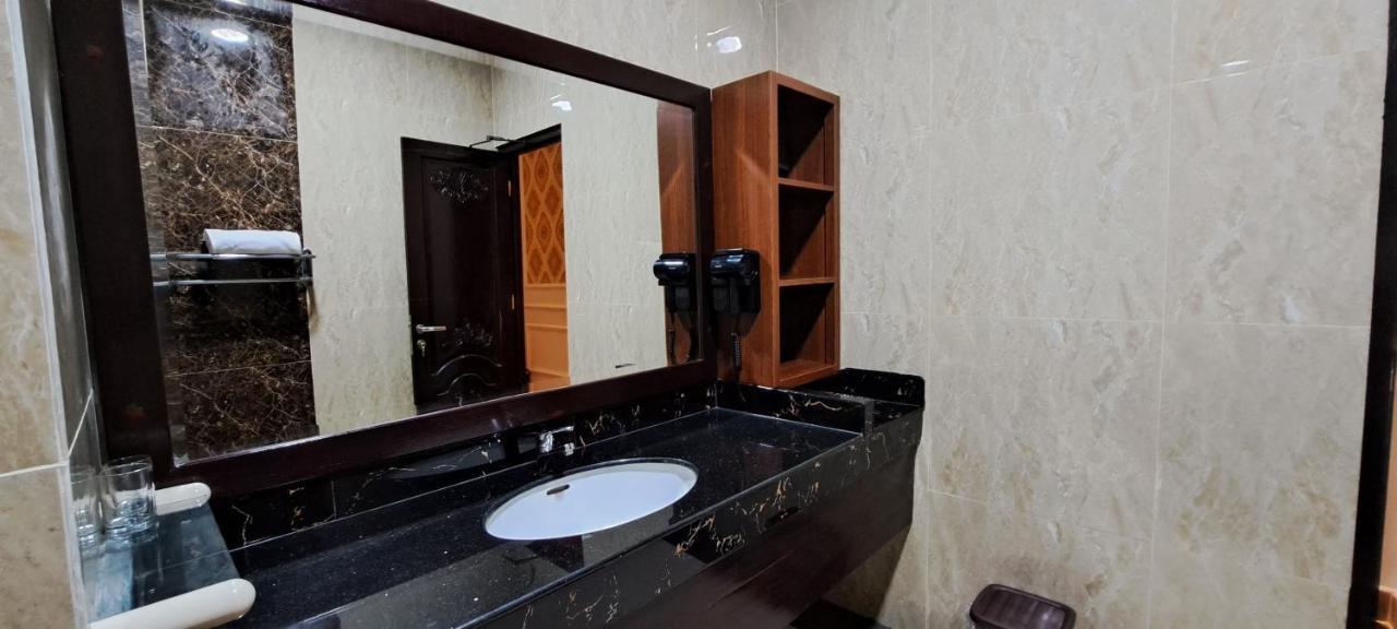 גילי טרוונגן Gili Beachfront Suites מראה חיצוני תמונה
