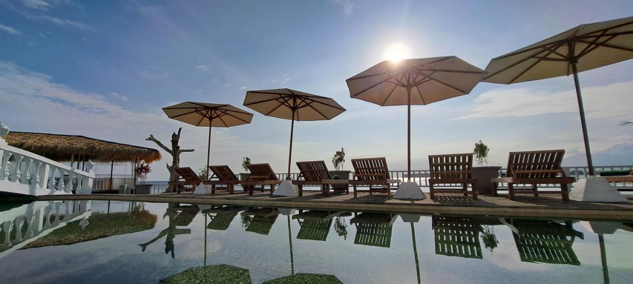 גילי טרוונגן Gili Beachfront Suites מראה חיצוני תמונה